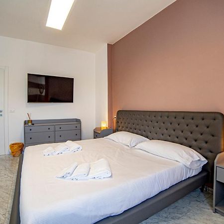 Elegante Camera Con Finiture Di Lusso Appena Ristrutturata Marina Di Carrara Zewnętrze zdjęcie