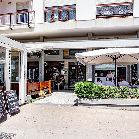 Elegante Camera Con Finiture Di Lusso Appena Ristrutturata Marina Di Carrara Zewnętrze zdjęcie