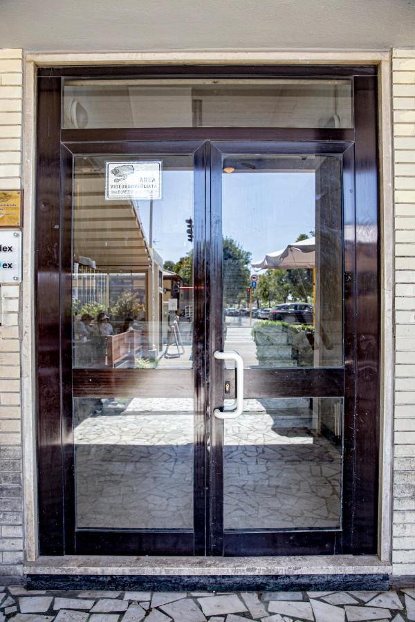 Elegante Camera Con Finiture Di Lusso Appena Ristrutturata Marina Di Carrara Zewnętrze zdjęcie